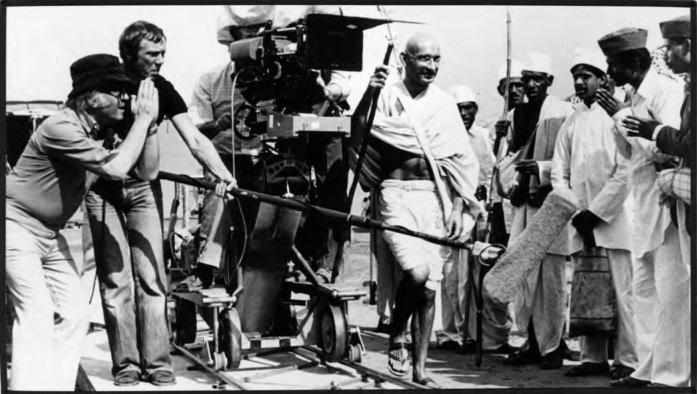 Attenborough directs a scene with Kingsley and front line extras